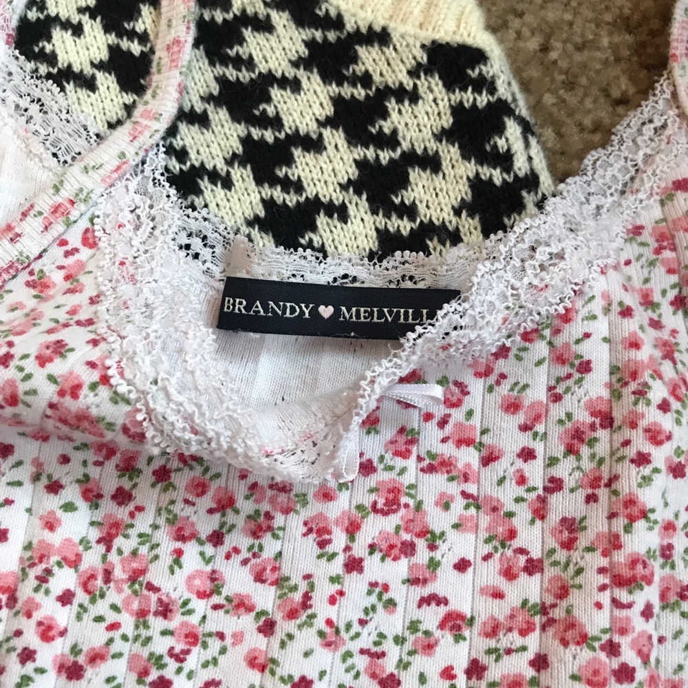 Brandy Melville give away!!! - Picture 2 of 4